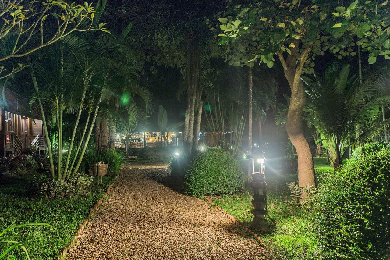 ลา โฟลี่ ลอดจ์ Hotel จำปาสัก ภายนอก รูปภาพ
